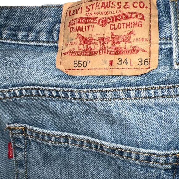 Vintage Levi’s 550 Relaxed Fit Medium Wash Men size 34/36 - Picture 9 of 12